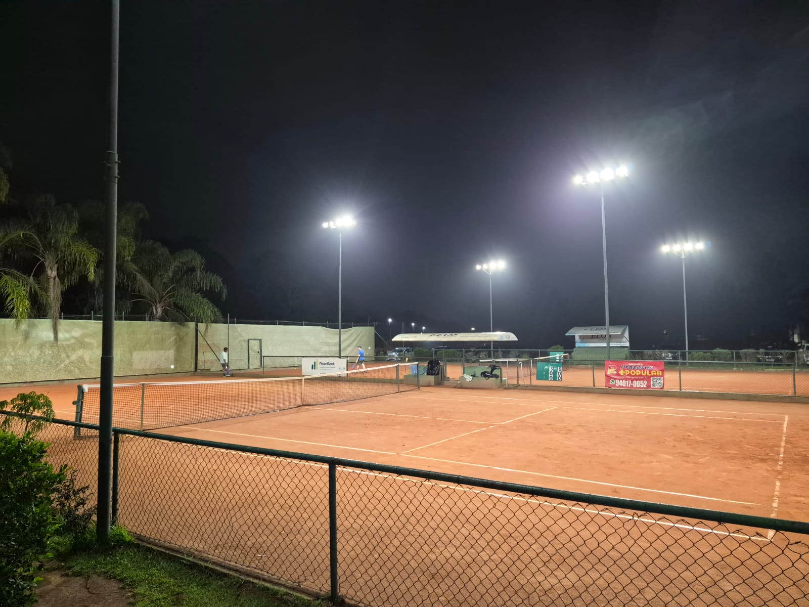 Iluminação para quadras de tênis: guia técnico completo